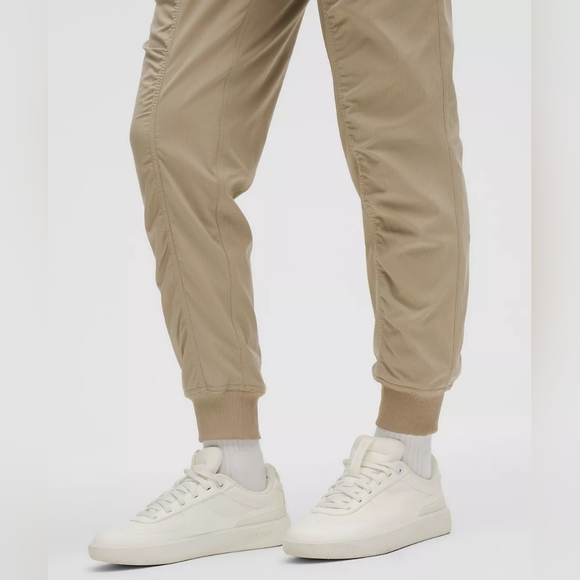 LULULEMON dance studio midrise jogger in sheer oak size 4 in great condition. - Picture 4 of 12